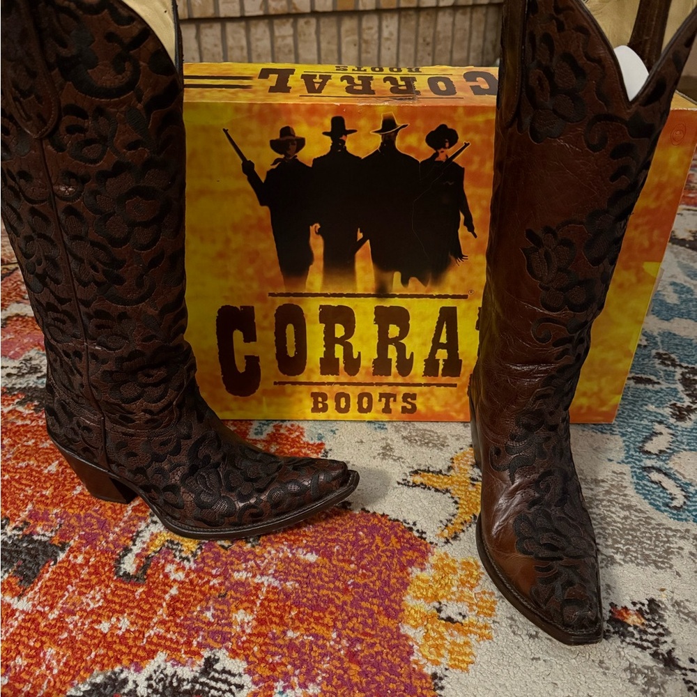 Corral Chocolate and Black Embroidered Boots
